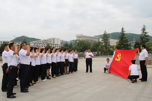 隴運(yùn)集團(tuán)公司黨委開展慶祝建黨97周年“緬懷先烈，砥礪奮進(jìn)”主題黨日活動