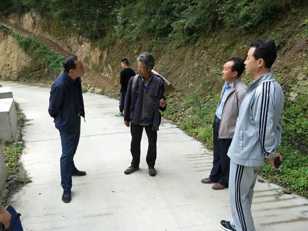 隴運集團公司黨委書記、董事長李寅祥同志深入琵琶鎮(zhèn)寧強村開展幫扶工作