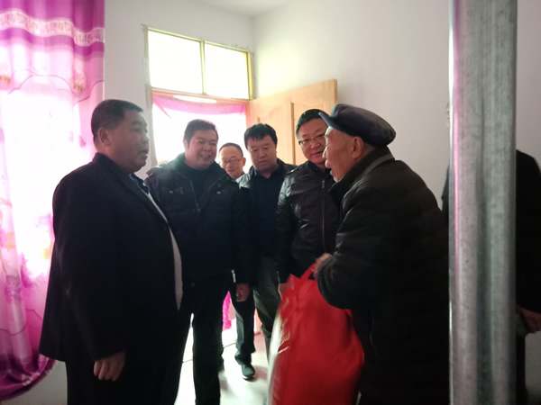 隴運集團公司開展“解難題、辦實事、送溫暖”主題黨日活動