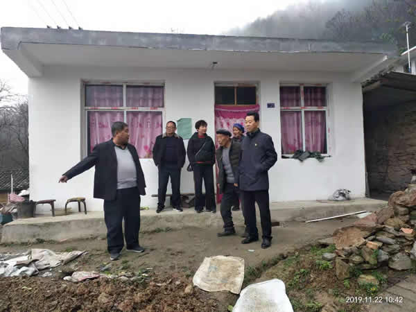 隴運集團公司開展“解難題、辦實事、送溫暖”主題黨日活動