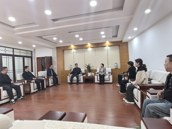 隴運集團潤華旅游客運公司、晟游天下旅行社與隴南師范學院歷史文化與旅游學院達成見習合作意向